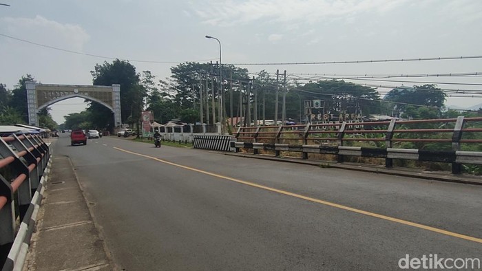 Jembatan Rajamandala.