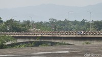 Jembatan Rajamandala dibangun pada tahun 1972 dan mulai beroperasi tahun 1979 setelah diresmikan Presiden Soeharto. (Foto: Ikbal Selamet/detikJabar)
