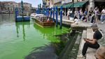 Waduh, Kanal di Venesia Mendadak Berubah Hijau