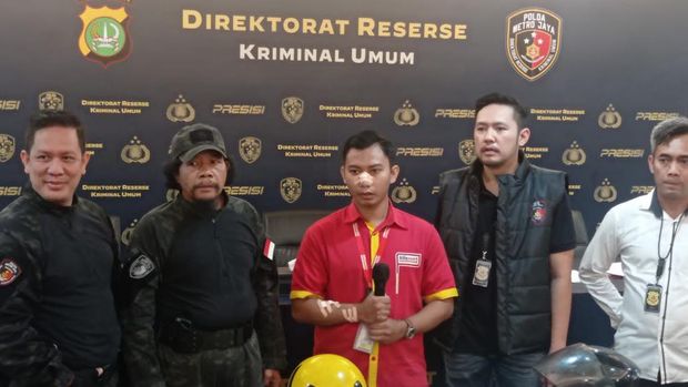 Karyawan minimarket cerita detik-detik dirampok. Satu pelaku tewas didor polisi.
