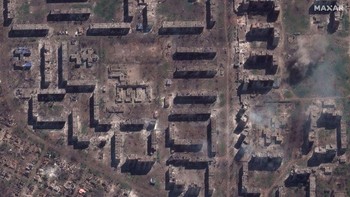 Lokasi yang sama setahun kemudian atau Mei 2023 tampak remuk redam. Foto: Maxar