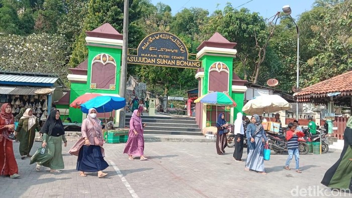 Ketan Kuning disajikan di Haul Sunan Bonang Lasem, Rembang. Foto diunggah Senin (29/5/2023).
