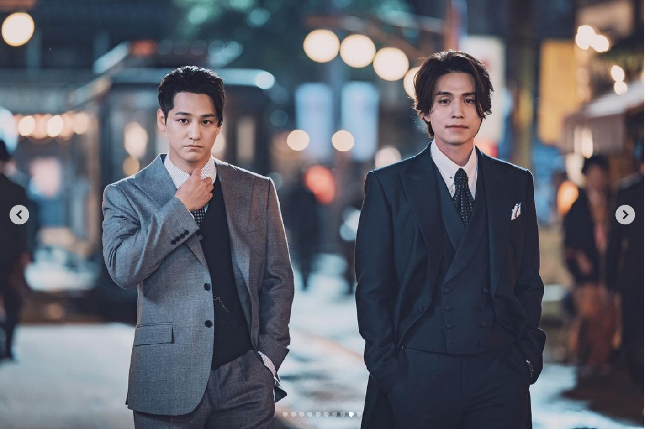 Dalam Tale of the Nine Tailed 1938, Kim Bum dikisahkan masih hidup setelah pada Tale of the Nine Tailed musim pertama dia mengorbankan dirinya demi Lee Yeon tetap hidup. Foto: Dok. Instagram tvN, King Kong by Starship