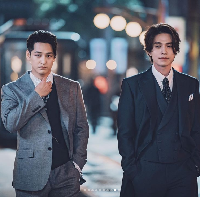 Dalam Tale of the Nine Tailed 1938, Kim Bum dikisahkan masih hidup setelah pada Tale of the Nine Tailed musim pertama dia mengorbankan dirinya demi Lee Yeon tetap hidup. Foto: Dok. Instagram tvN, King Kong by Starship