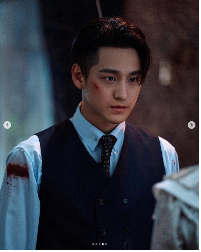 Para fans Kim Bum baru-baru ini juga heboh karena sang aktor akhirnya melakukan adegan ciuman bersama lawan mainnya di Tale of the Nine Tailed 1938, Woo Hyun-Jin yang berperan sebagai Jang Yeo-Hee. Foto: Dok. Instagram tvN, King Kong by Starship