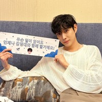 Kim Young Dae menggelar tur fanmeeting dan mendatangi penggemarnya di sejumlah negara Asia termasuk Indonesia. Tahun ini, dia juga sibuk mempromosikan dua judul drama, The Forbidden Marriage dan Moon In The Day. Bahkan sudah memulai syuting drama terbaru Because I Want No Loss. Foto: Instagram youngdae0302)