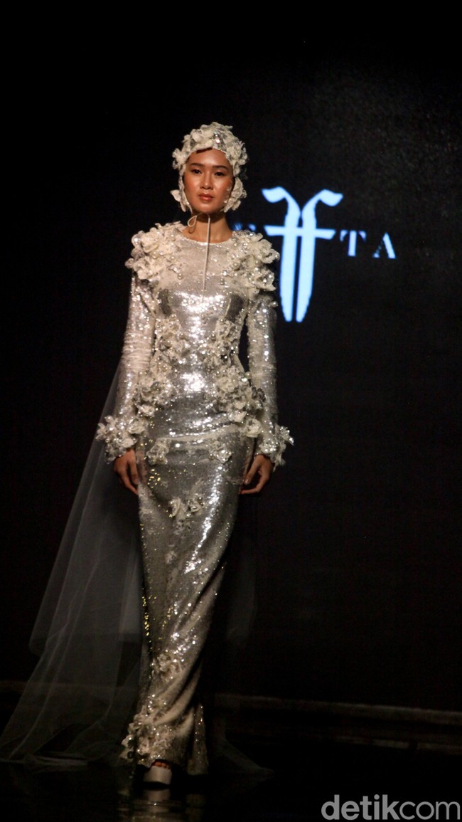 Fashion show Yefta Gunawan bertajuk Florasion yang menghadirkan gaun pengantin modern dengan sentuhan klasik di gelar di Enchanted Moments Wedding Fair di Hotel St. Regis Jakarta.  Foto: Andhika Prasetia/detikcom.