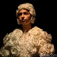 Fashion show Yefta Gunawan bertajuk Florasion yang menghadirkan gaun pengantin modern dengan sentuhan klasik di gelar di Enchanted Moments Wedding Fair di Hotel St. Regis Jakarta. Foto: Andhika Prasetia/detikcom.