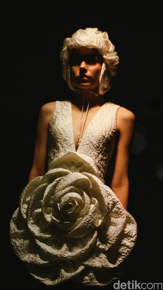 Fashion show Yefta Gunawan bertajuk Florasion yang menghadirkan gaun pengantin modern dengan sentuhan klasik di gelar di Enchanted Moments Wedding Fair di Hotel St. Regis Jakarta.  Foto: Andhika Prasetia/detikcom.