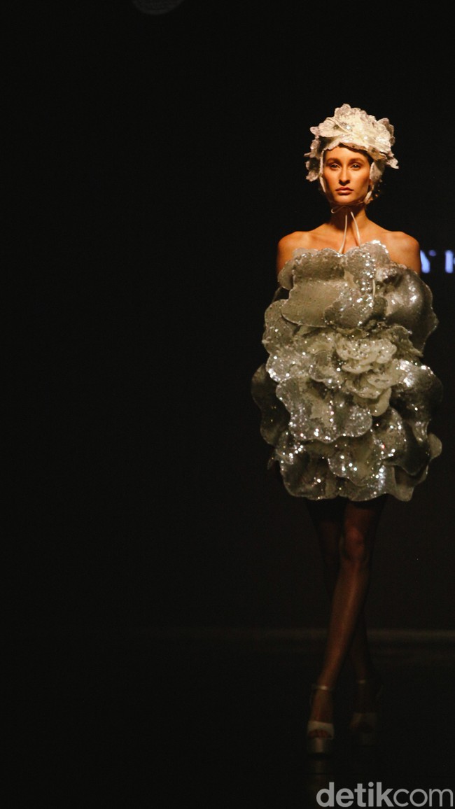 Fashion show Yefta Gunawan bertajuk Florasion yang menghadirkan gaun pengantin modern dengan sentuhan klasik di gelar di Enchanted Moments Wedding Fair di Hotel St. Regis Jakarta.  Foto: Andhika Prasetia/detikcom.