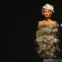 Fashion show Yefta Gunawan bertajuk Florasion yang menghadirkan gaun pengantin modern dengan sentuhan klasik di gelar di Enchanted Moments Wedding Fair di Hotel St. Regis Jakarta.  Foto: Andhika Prasetia/detikcom.