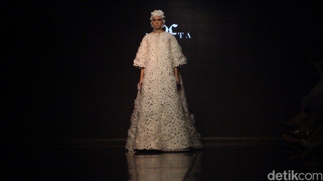 Fashion show Yefta Gunawan bertajuk Florasion yang menghadirkan gaun pengantin modern dengan sentuhan klasik di gelar di Enchanted Moments Wedding Fair di Hotel St. Regis Jakarta.  Foto: Andhika Prasetia/detikcom.