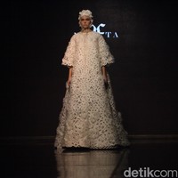 Fashion show Yefta Gunawan bertajuk Florasion yang menghadirkan gaun pengantin modern dengan sentuhan klasik di gelar di Enchanted Moments Wedding Fair di Hotel St. Regis Jakarta.  Foto: Andhika Prasetia/detikcom.