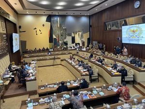 Komisi II DPR Rapat Malam Bahas RAPBN 2024 Bareng Mendagri hingga KPU