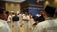 Manasik berlangsung dalam suasana hangat dan santai. Namun informasi yang diberikan pembimbing haji dapat dipahami peserta manasik. Foto: Doni Wahyudi