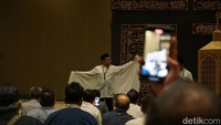 Termasuk tahapan yang paling awal yakni mandi sunah, mengerjakan wudhu, sampai memakai ihram. Foto: Doni Wahyudi