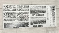 Masjid ini dibangun bersama dengan sekolah Islam yang terletak tepat di sebelahnya.  