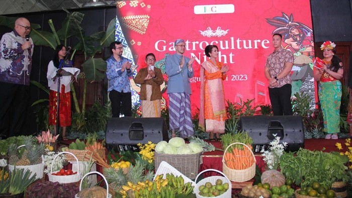 Mengenalkan Berbagai Makanan Nusantara ke Dunia Indonesian Gastronomy Community (IGC) menerbitkan sebuah buku berjudul