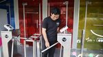 Mengintip Toilet Transparan Ala Jepang di Jakarta