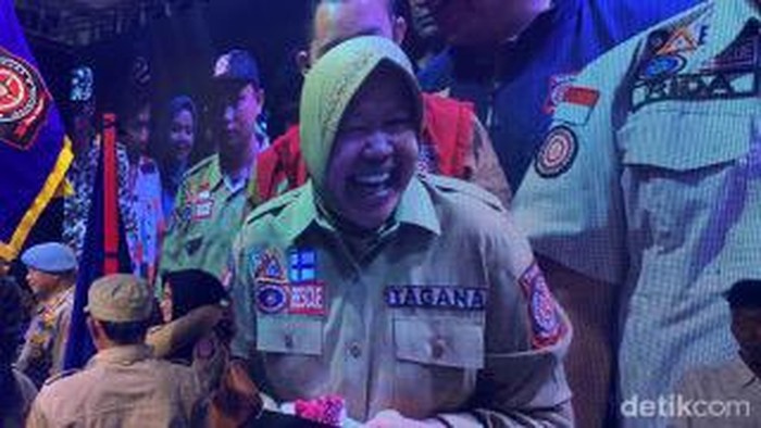 Mensos Tri Rismaharini saat hadiri HUT ke-19 relawan Tagana di Dharmasraya, Sumatera Barat. (Jeka Kampai/detikSumut)