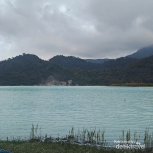 Kecantikan Talaga Bodas, Si Putih Primadona Gunung Galunggung