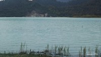 Danau berwarna putih kehijauan yang cantik di sebelah utara Gunung Galunggung