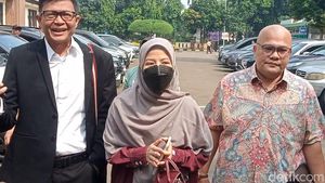 Natasha Rizki Membumi dan Desta Serba Hitam di Sidang Perdana Cerai