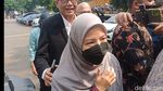 Natasha Rizki Membumi dan Desta Serba Hitam di Sidang Perdana Cerai