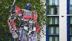 Patung Raksasa Transformers Mejeng di London