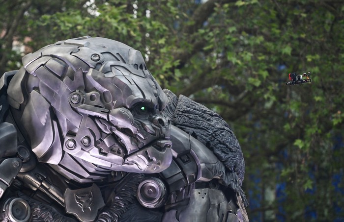 Patung Raksasa Transformers Mejeng di London LONDON, ENGLAND - MAY 26: Transformers statues of Autobot leader Optimus Prime and Maximal leader Optimus Primal have been unveiled to mark the release of