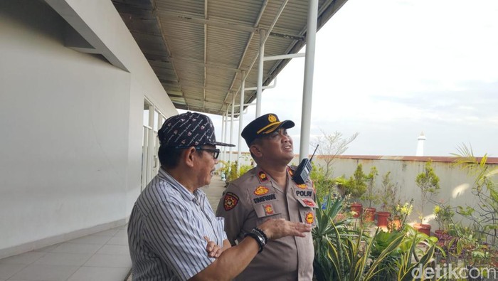 Pejabat Kemenhub ke Athirah. detikSulsel/Ihksan Bayu Aji Saputra