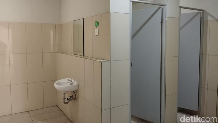 Pejabat Kemenhub ke Athirah. detikSulsel/Ihksan Bayu Aji Saputra Pejabat Kemenhub ke Athirah. detikSulsel/Ihksan Bayu Aji Saputra