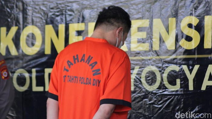 Pelaku predator seks yang mencabuli belasan anak di bawah umur.