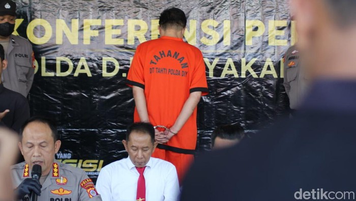Pelaku predator seks yang mencabuli belasan anak di bawah umur.