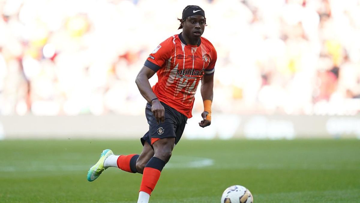 Pelly-Ruddock Mpanzu: o médio que subiu da quinta divisão até à Premier  League pelo Luton Town