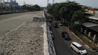 Proyek ini sendiri pertama kali dibangun pada 2015 lalu saat DKI Jakarta masih dipimpin oleh Basuki Tjahaja Purnama alias Ahok. Proyek ini awalnya dibangun untuk menghubungkan Jalan Pluit City menuju Tol Bandara Soekarno Hatta dan Tol Tanjung Priok.