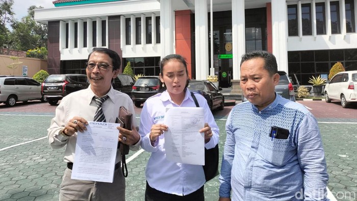 Pengacara EDW saat di PN Blitar mengajukan praperadilan
