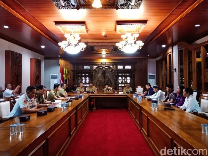 Pertemuan perwakilan persatuan umat Buddha dengan Pemerintah Kabupaten Jepara di ruang command center Setda Jepara, Senin (29/5/2023).