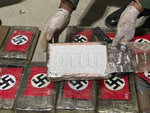 Polisi Peru Sita 58 Kg Kokain Berlambang Nazi dan Hitler
