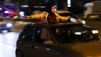 Mereka berkonvoi dengan mobil di Kota Ankara. 
