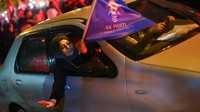 Dilansir AFP, Senin (29/5/2023), total suarat suara yang telah dihitung sebanyak 96 persen. Erdogan telah memenangkan 52,3 persen suara, sementara lawannya Kemal Kilicdaroglu meraih 47,7 persen. 