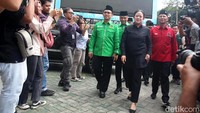 Puan Maharani juga kemudian bergabung dalam pertemuan tersebut.  