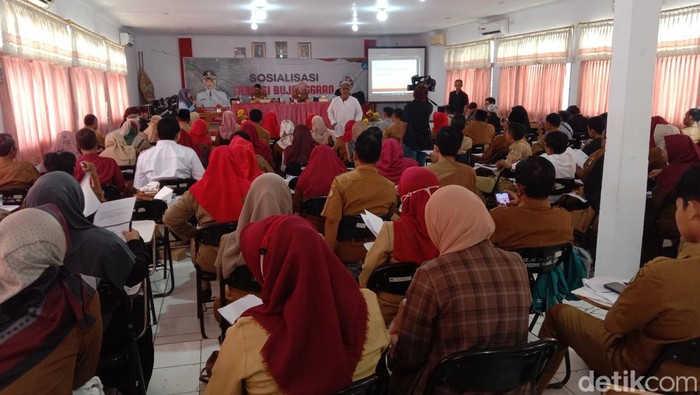 Puluhan guru kesenian ikuti sosialisasi tradisi bujanggaan di Kabupaten Indramayu