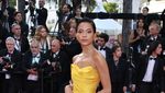 5 Gaya Putri Marino Hadiri Cannes Film Festival, Tampil dengan Makeup Gold