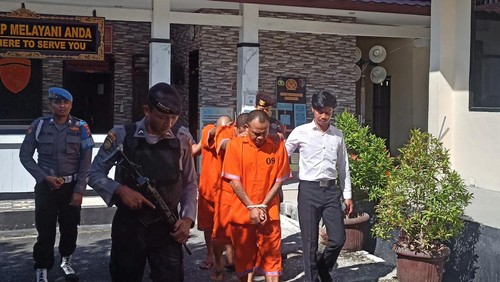 Kapolres Karangasem AKBP Ricko AA Taruna bersama Kasat Narkoba Polres Karangasem AKP I Ketut Wiwin Wirahadi saat melakukan press release kasus Narkoba di Polres Karangasem Senin (29/5/2023).