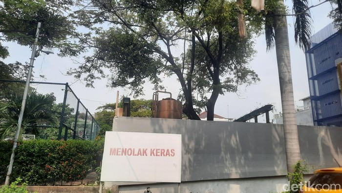 RTH di Pluit Putri yang dijadikan sekolah swasta