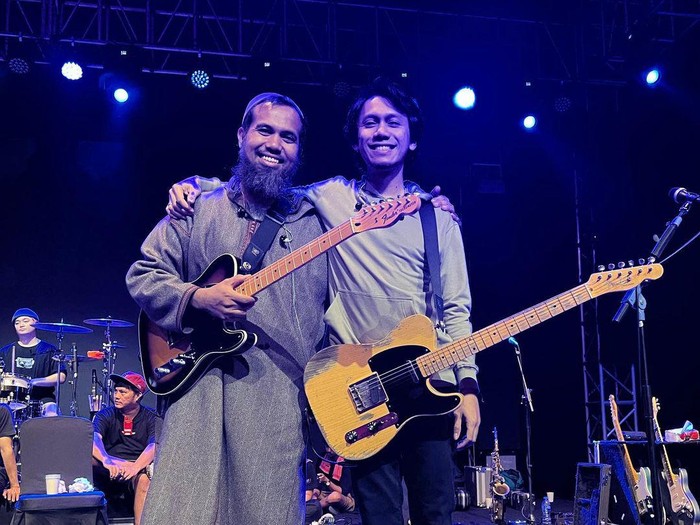 sakti saat manggung bareng sheila on 7.