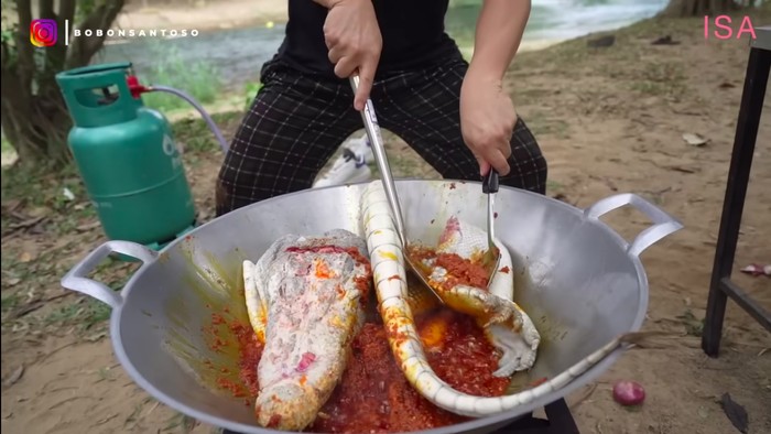 Seblak buaya putih