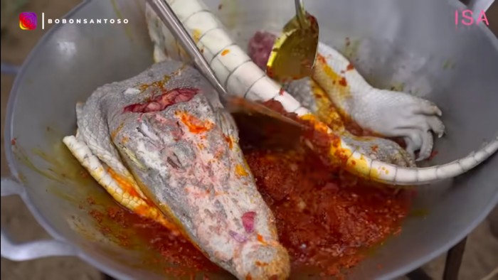 Seblak buaya putih