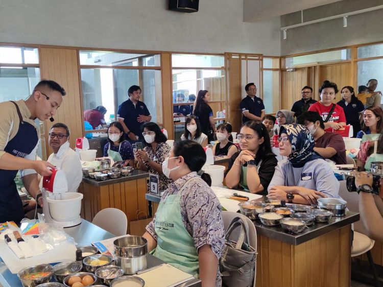 Serunya Ikut Kelas Baking dengan Chef Yuda Bustara